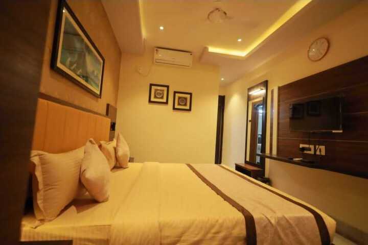 Room 8 of 13
