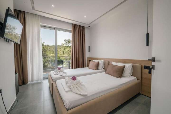 Room 2 of 35