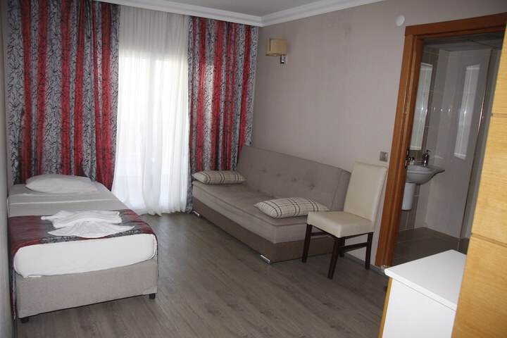 Room 10 of 24