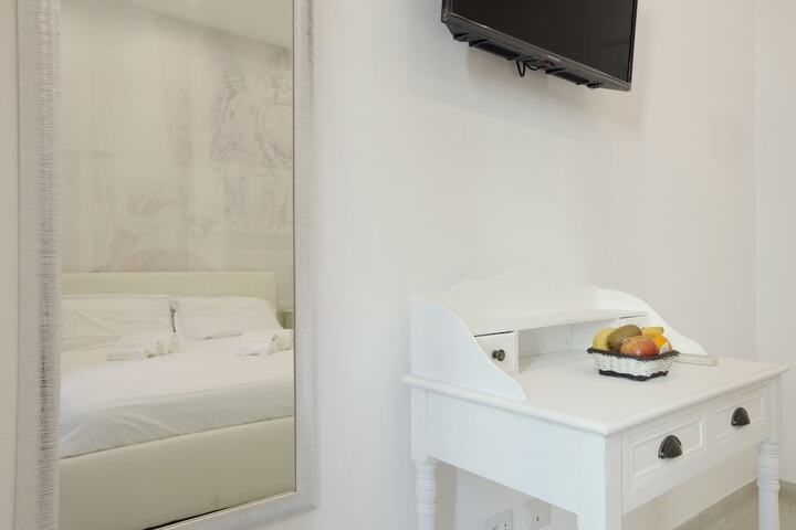 Room 16 of 33