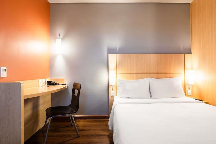 Room 21 of 64