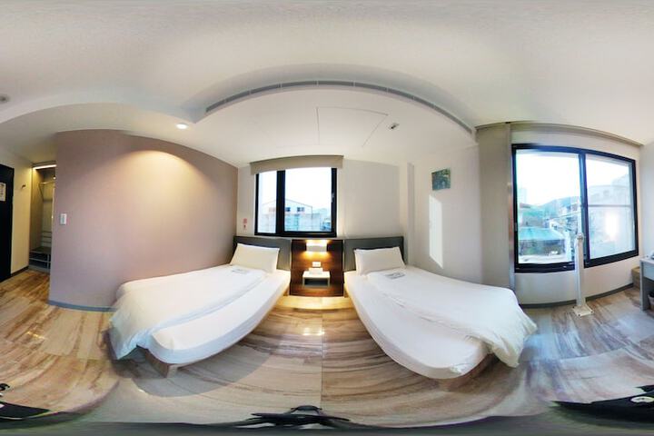 Room 30 of 53
