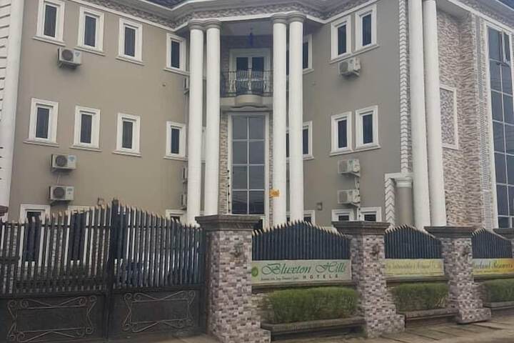 Bluxton Hill Hotel