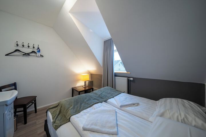 Room 15 of 97