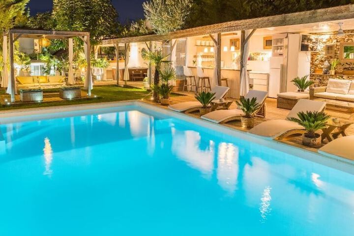 Pool 18 of 42