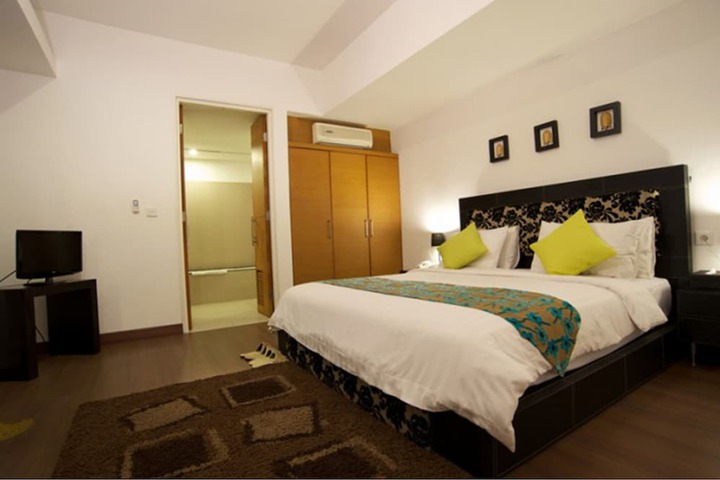 Room 10 of 24
