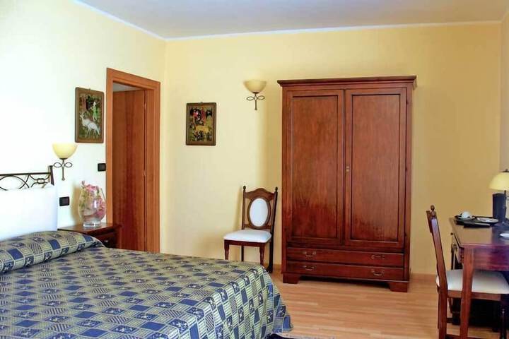 Room 10 of 34