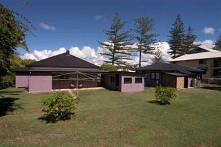 SHIRLEY BEACH HOUSES