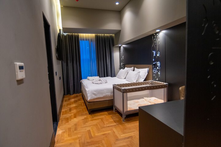 Room 28 of 163