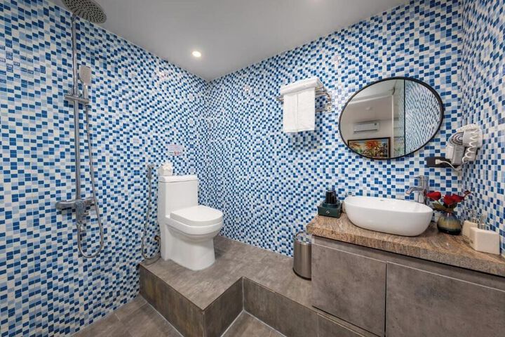 Room 2 of 23