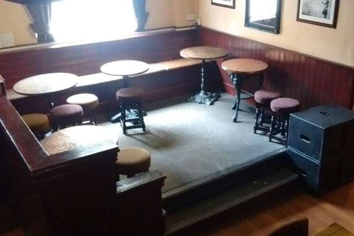 Lounge 19 of 21