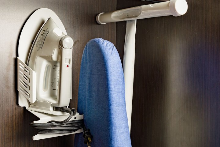 Iron/ironing board