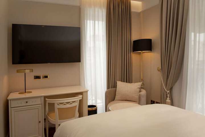 Room 12 of 85