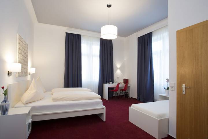 Room 6 of 32