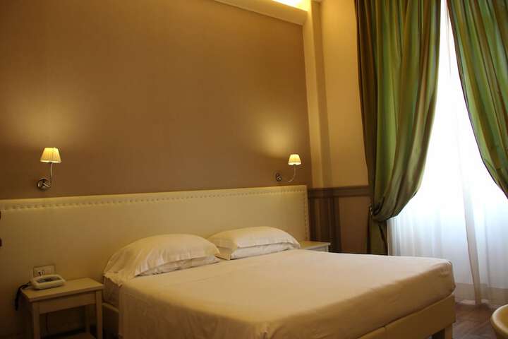 Room 14 of 180