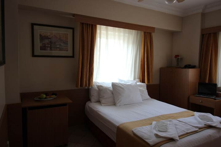 Room 28 of 72