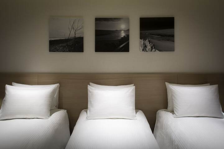 Room 3 of 33