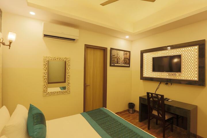 Room 8 of 22