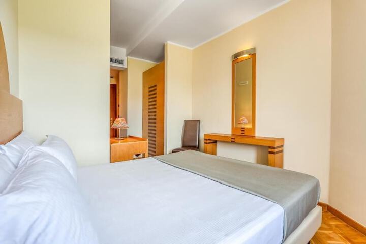 Room 15 of 54