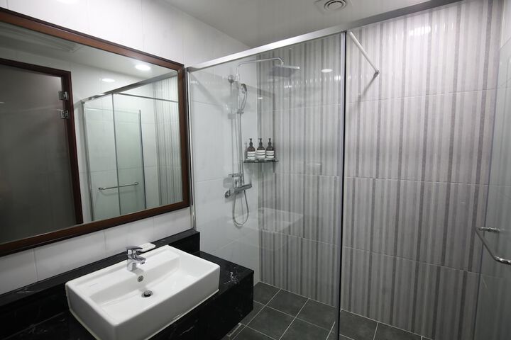 Room 15 of 37