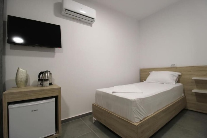 Room 2 of 86