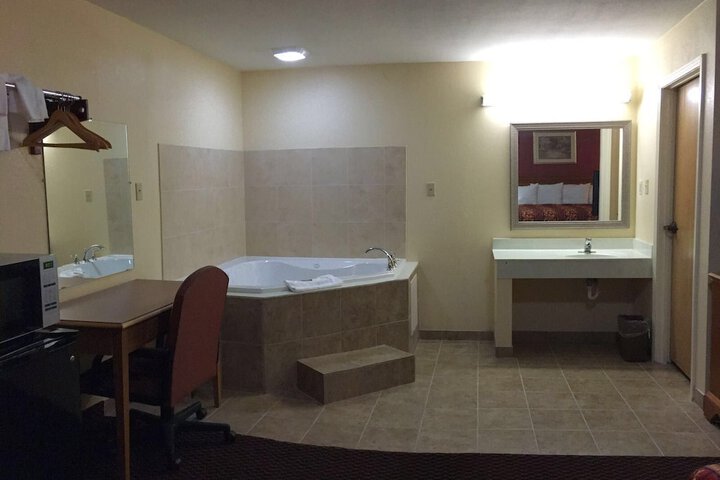 Hot Tub 14 of 18