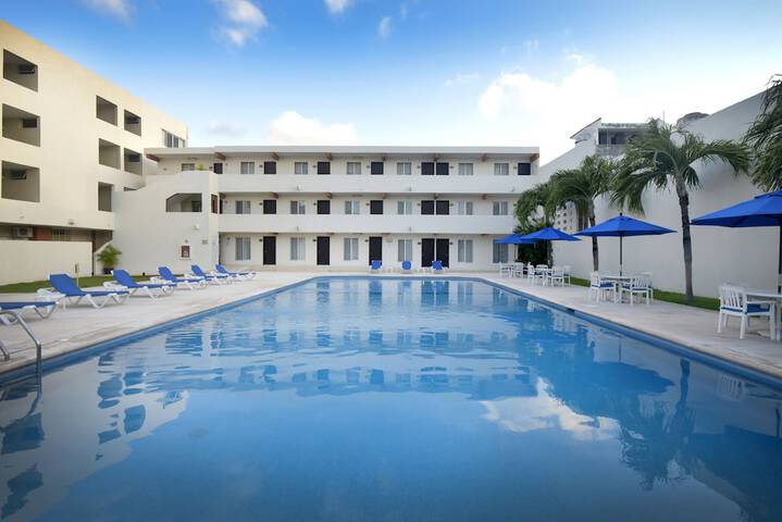 Pool Hotel