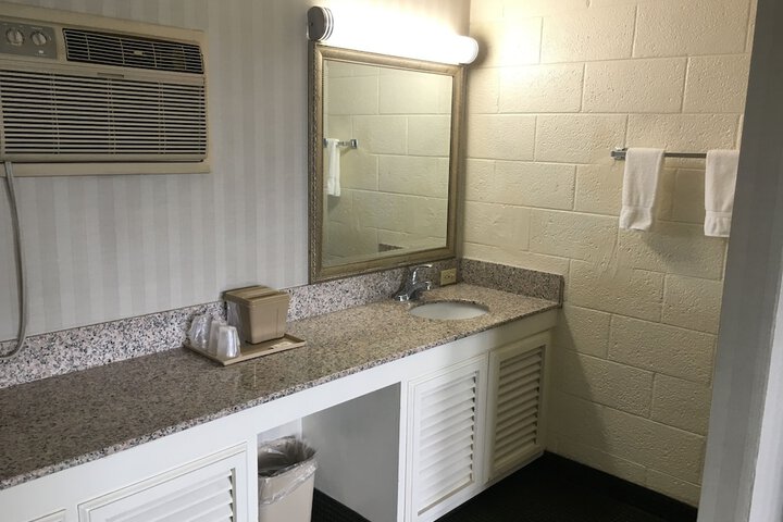 Room 17 of 32