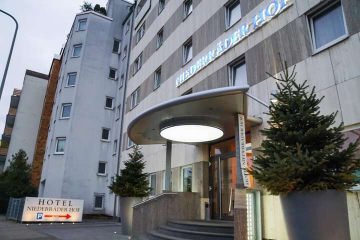Hotel Entry