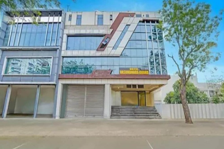 Hotel Vasundhara Grand