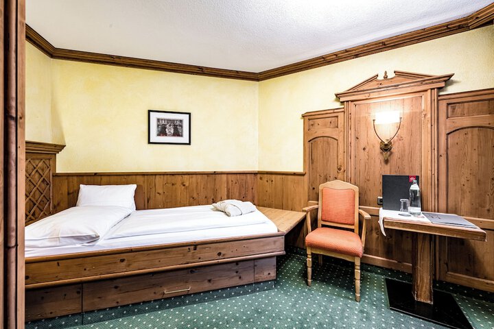 Room 11 of 65