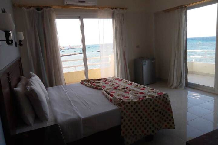Room 10 of 14