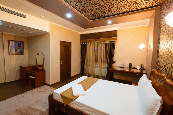 Room 8 of 34