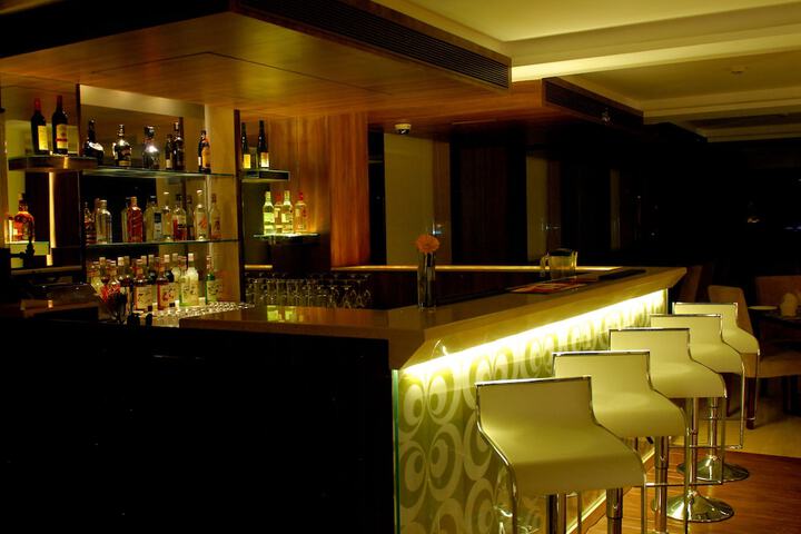 Lounge 21 of 35
