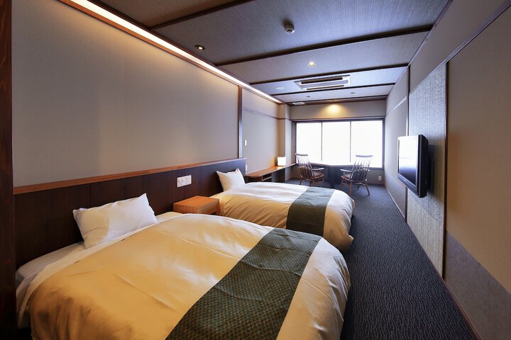 Room 4 of 40