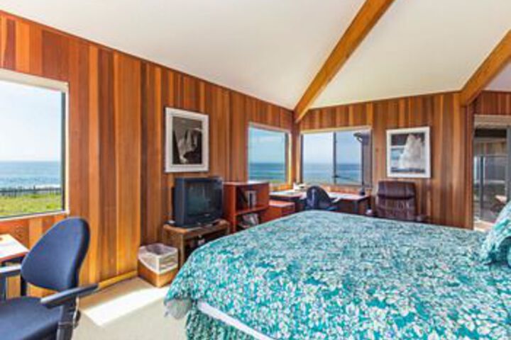 Room 11 of 25