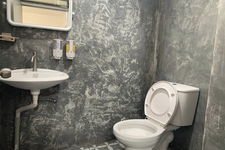 Room 13 of 16