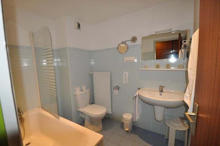Room 16 of 49
