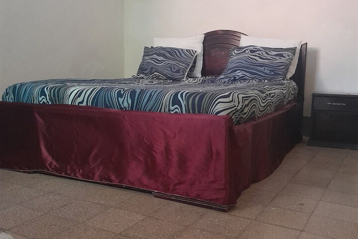 Room 2 of 3
