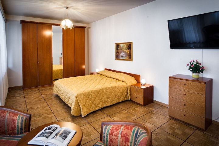 Room 7 of 37