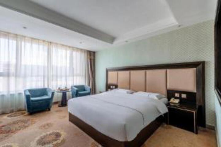 Room 7 of 8