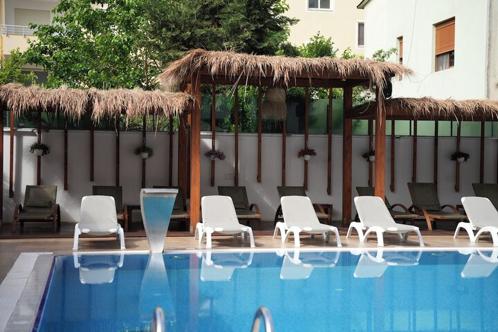 Pool 39 of 61