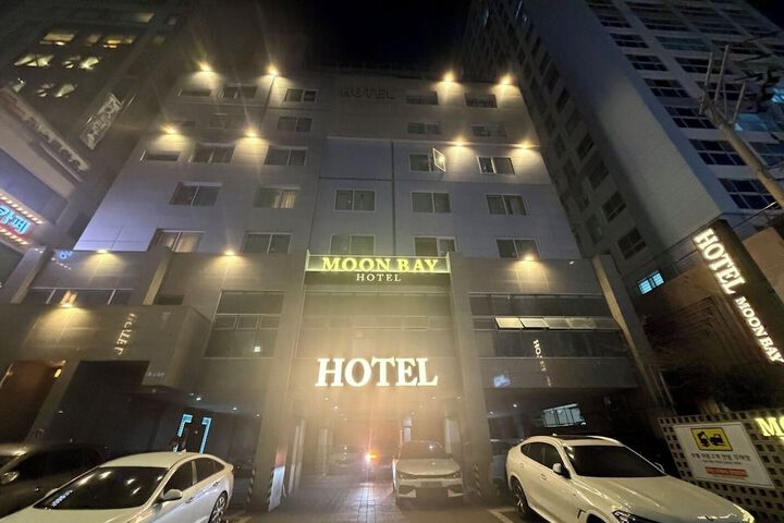 Moon Bay Hotel