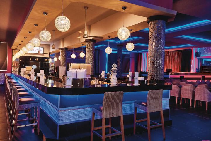Lounge 103 of 117