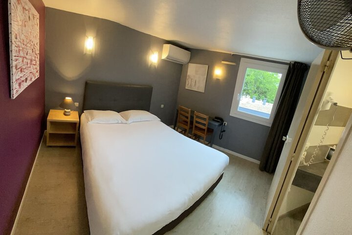 Room 13 of 36