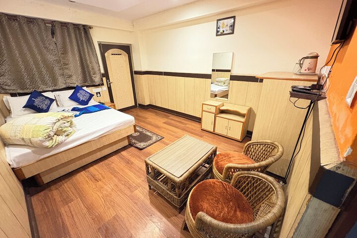 Room 25 of 40