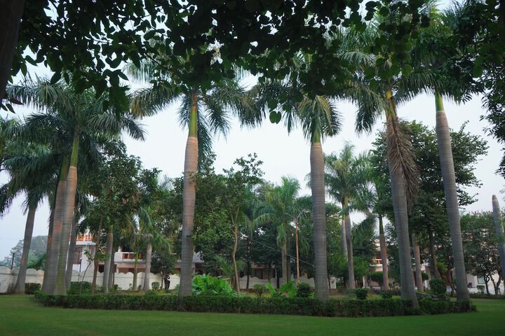 Hotel Exterior 66 of 81