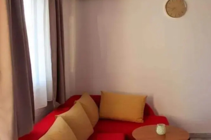 Room 4 of 14