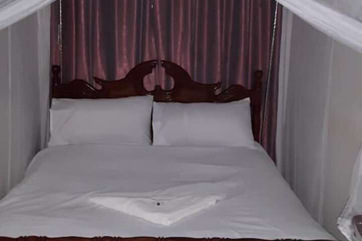 Room 9 of 25