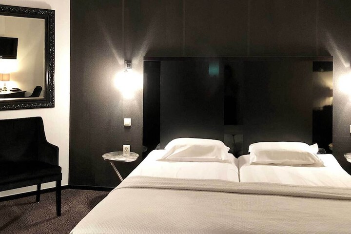 Room 11 of 39